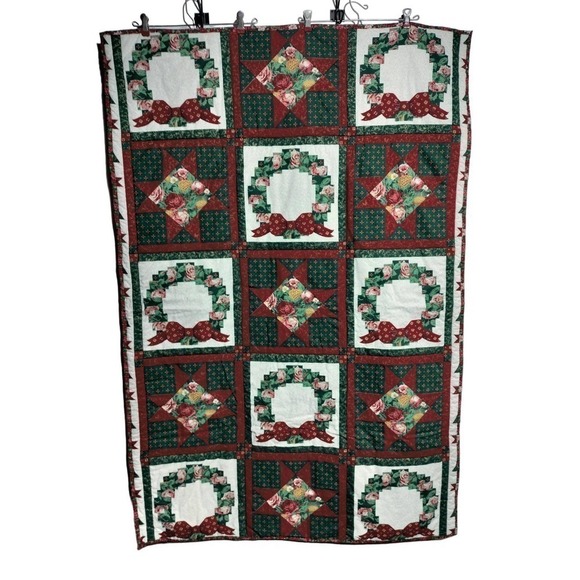 Handmade Christmas Quilt EXCELLENT CONDITION give as a gift 39.25" X 58.5" - Picture 1 of 3